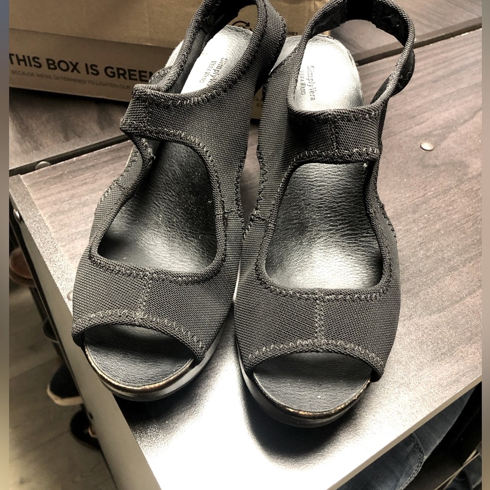 Beautiful black wedge by SimplyVera by Vera Wang size 7.5.